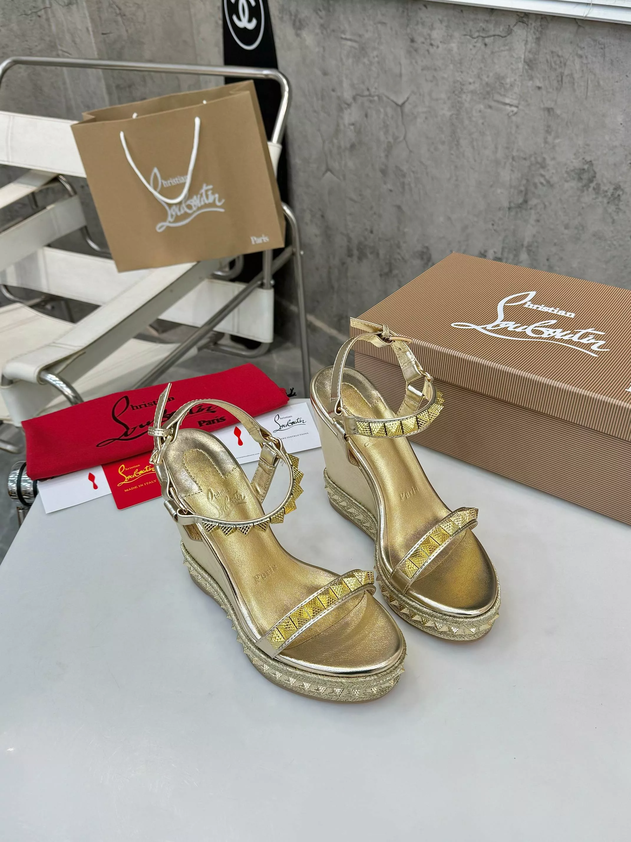 christian louboutin sandale pour femme s_12a24aa3